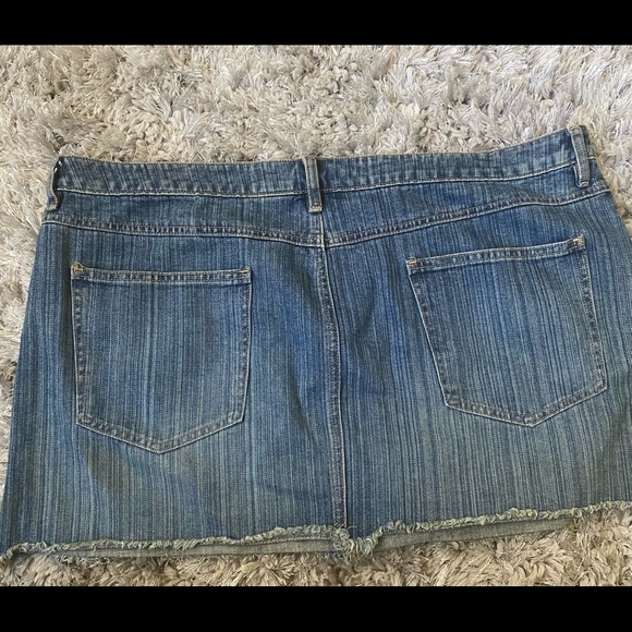 Size 20 blue Jean skirt runs small - Picture 4 of 5